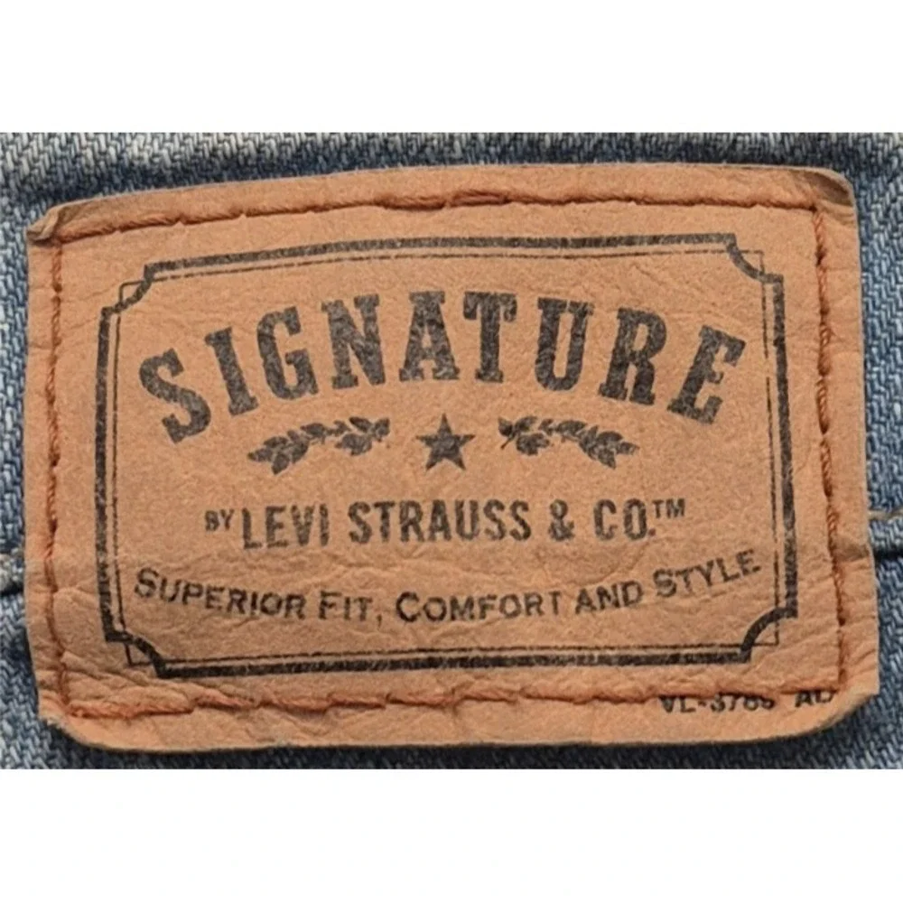 Levi Strauss signature low rise bootcut women's denim blue Jeans misses 16 Short